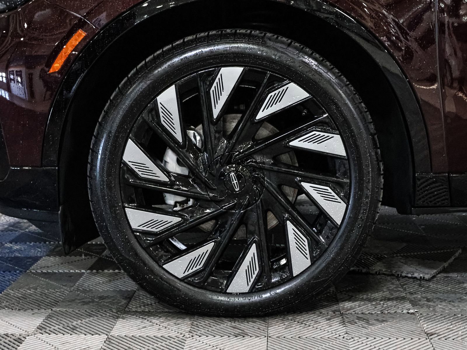 Used 2025 Lincoln Nautilus Reserve w/ Jet Appearance Package image 20