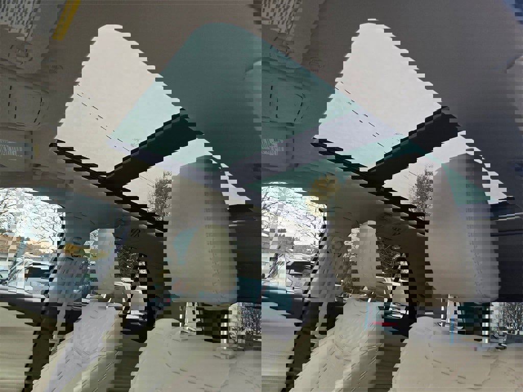 Used 2022 Ford Explorer Platinum w/ Equipment Group 601A image 14