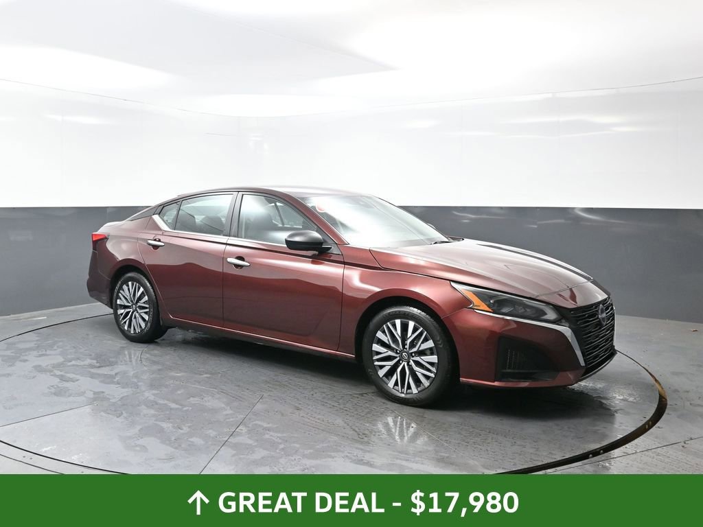 Used 2024 Nissan Altima 2.5 SV image 5
