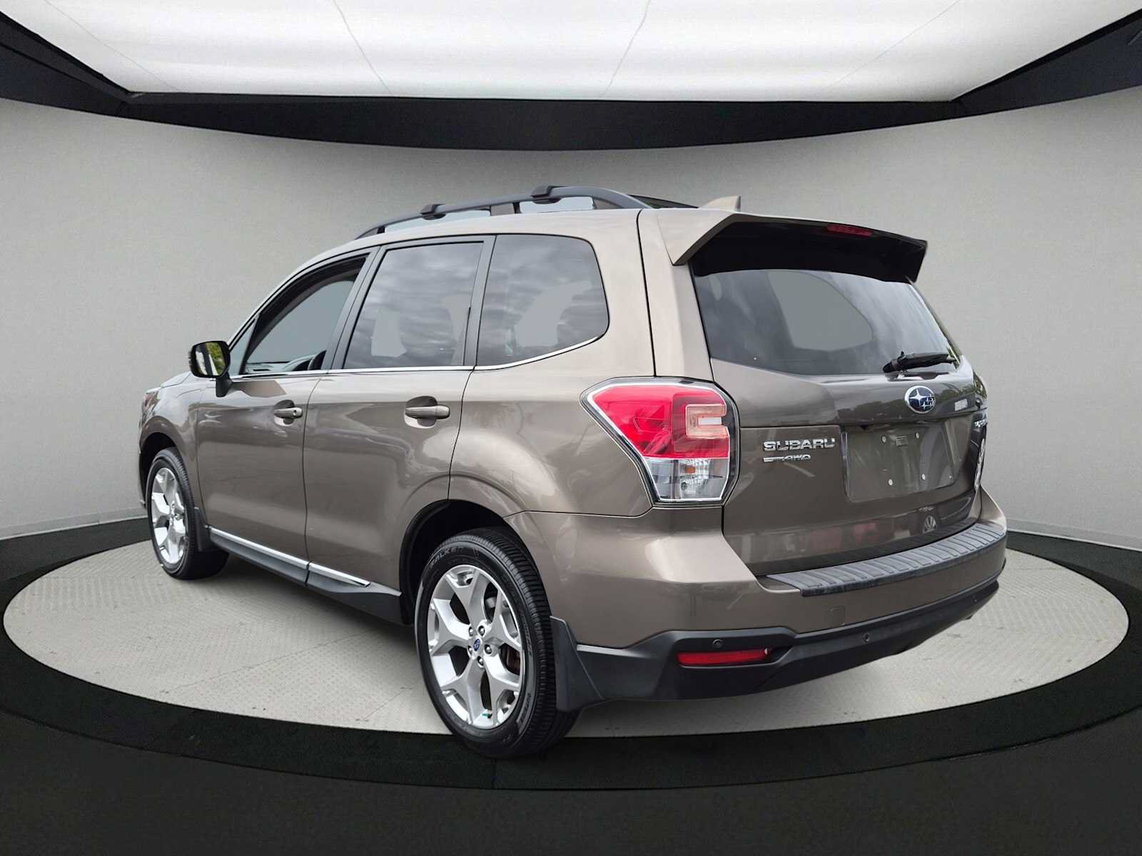 Used 2018 Subaru Forester 2.5i Touring AWD/4WD image 6