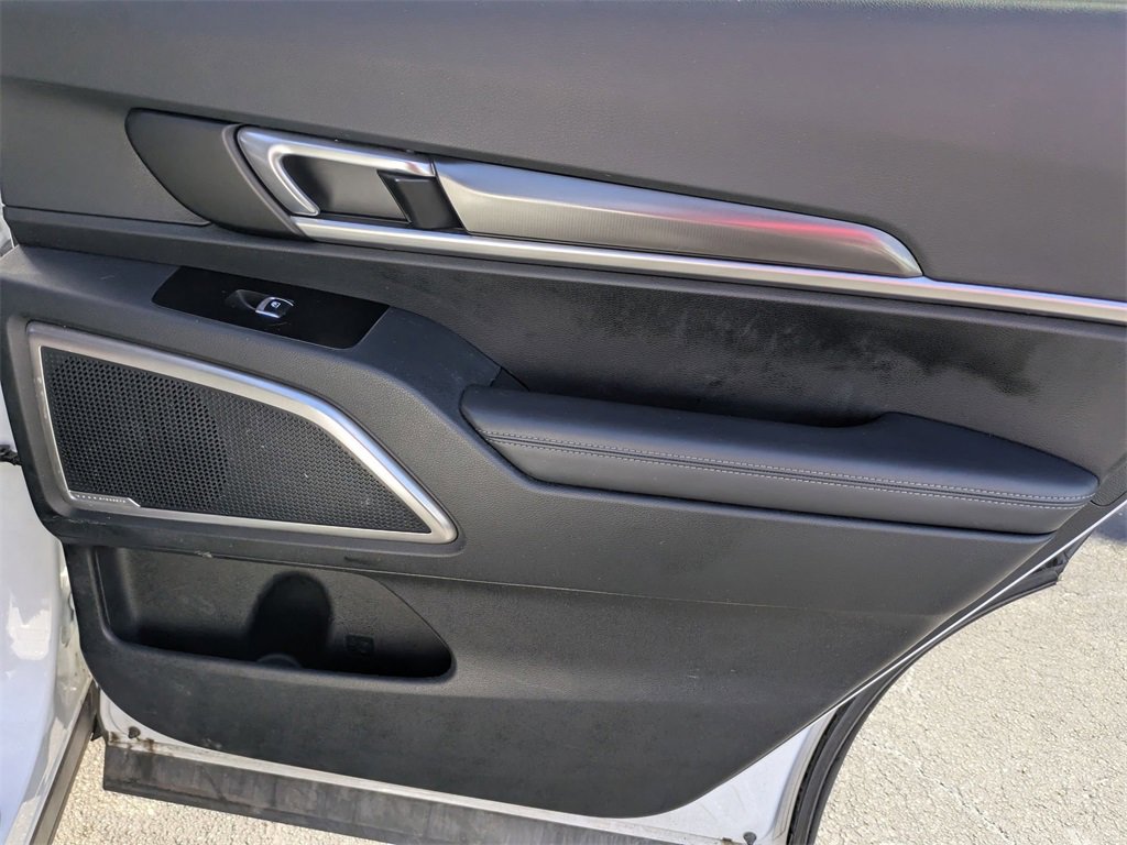 Used 2025 Kia Telluride S image 32