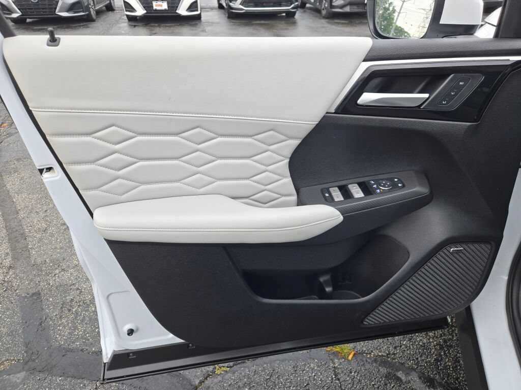 Used 2025 Mitsubishi Outlander SEL AWD/4WD image 22