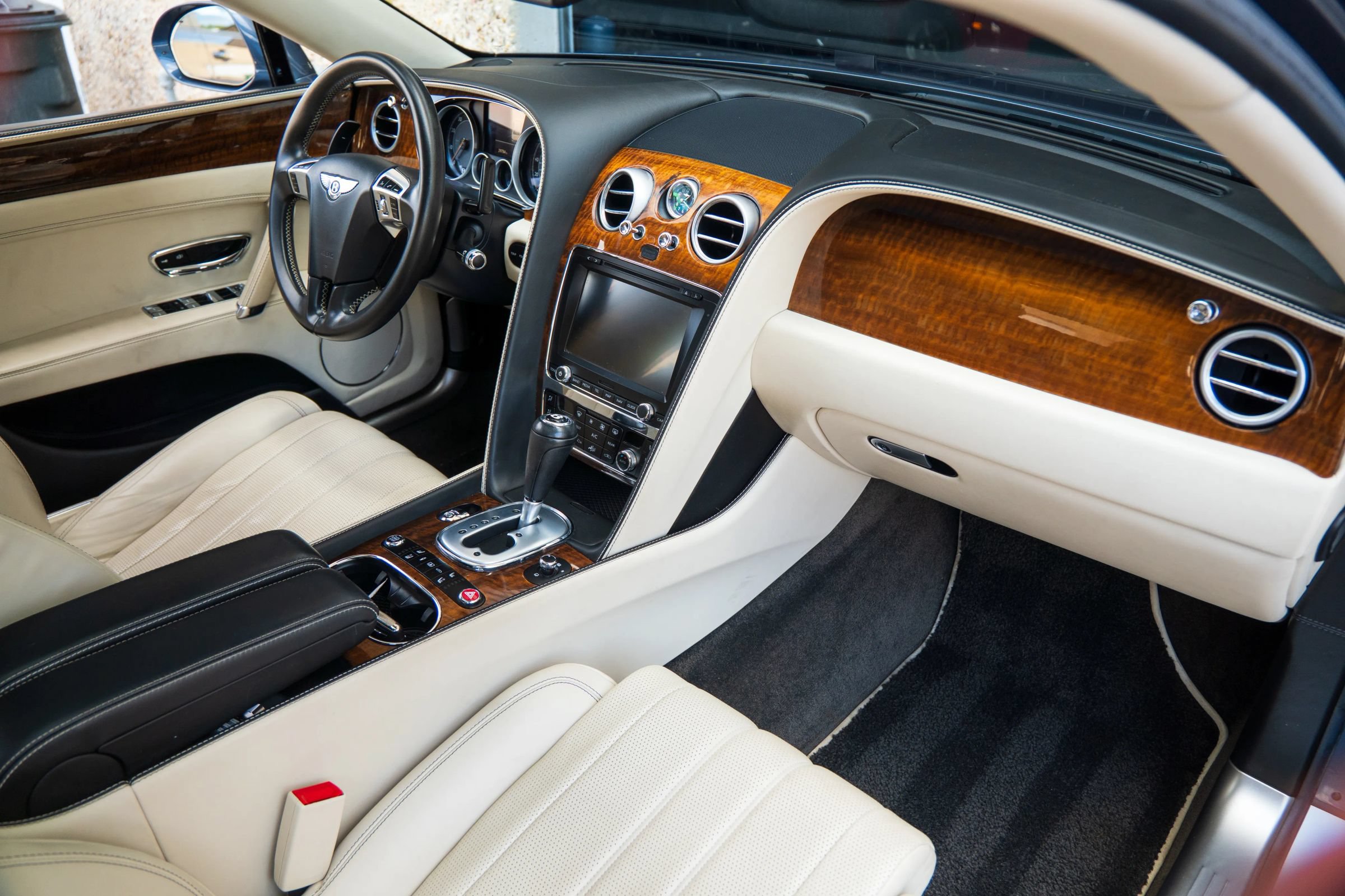 Used 2015 Bentley Flying Spur V8 AWD/4WD image 32