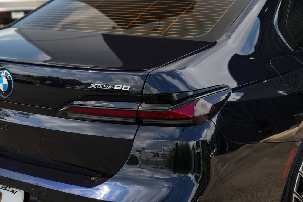 Used 2025 BMW i7 xDrive60 AWD/4WD image 15