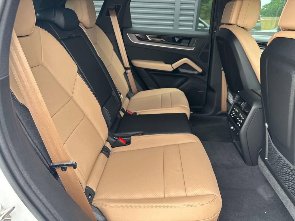 New 2026 Porsche Cayenne E-Hybrid AWD/4WD image 14