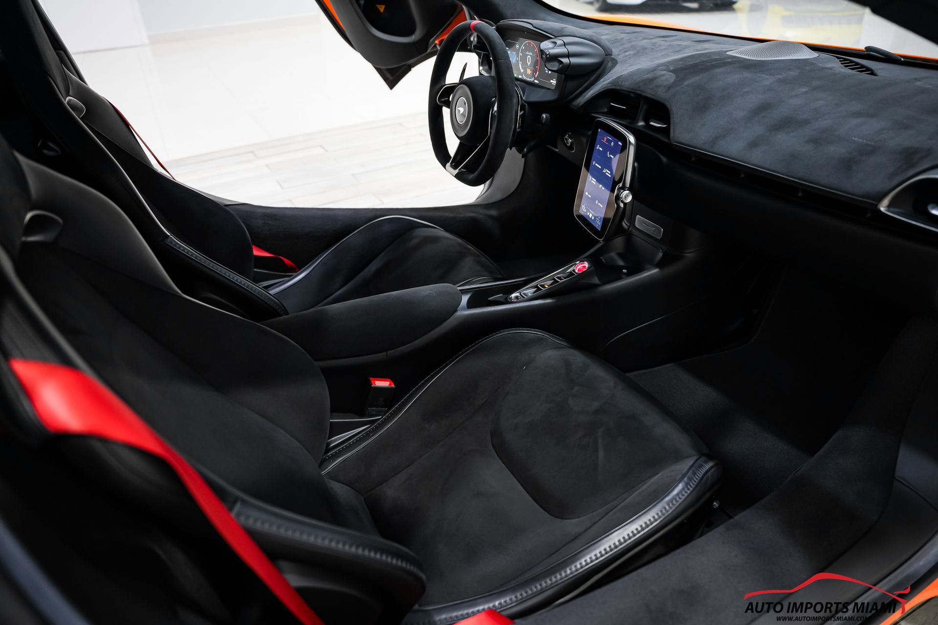 Used 2023 McLaren Artura image 10