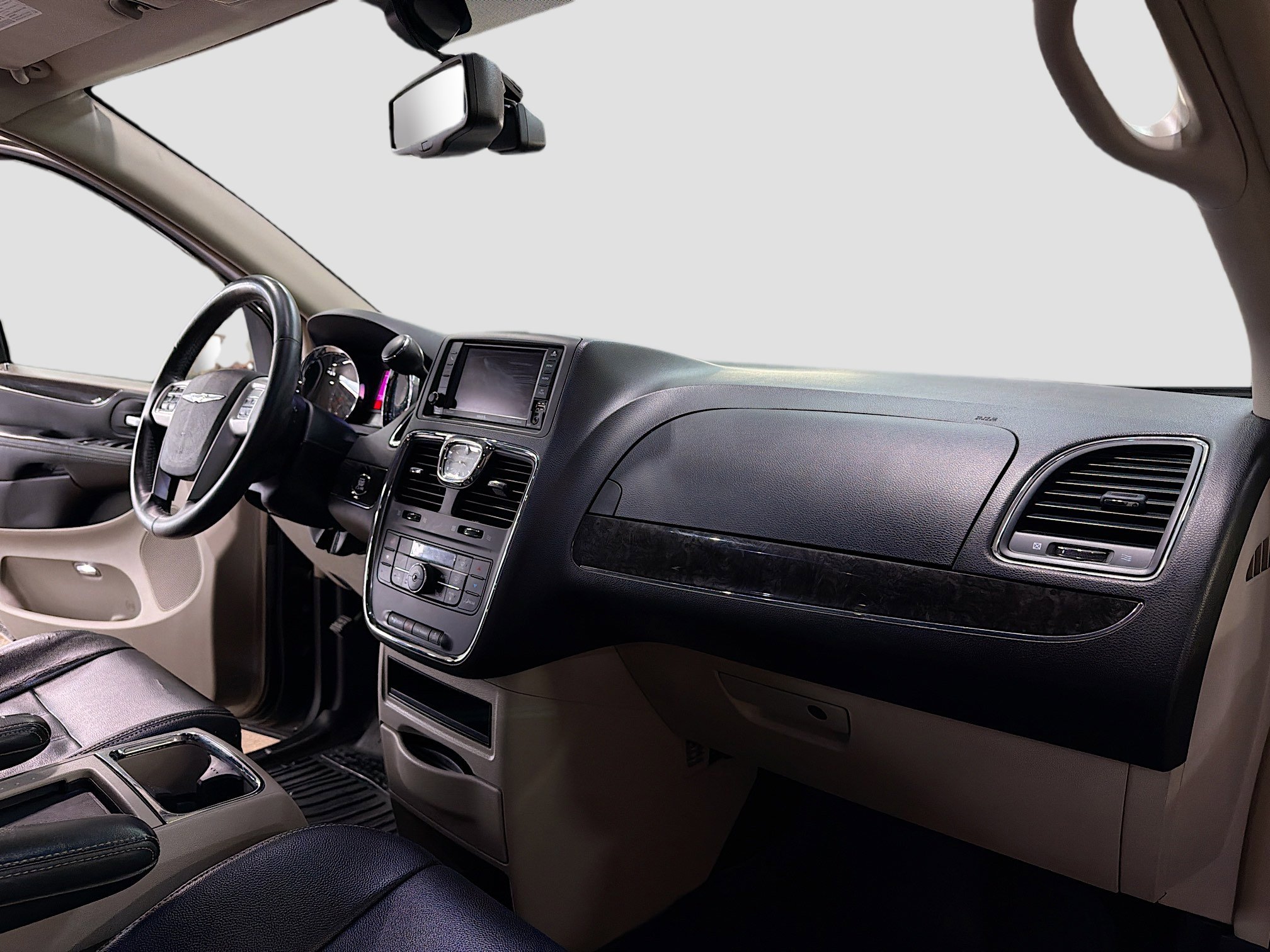 Used 2015 Chrysler Town & Country Touring w/ Driver Convenience Group FWD image 5