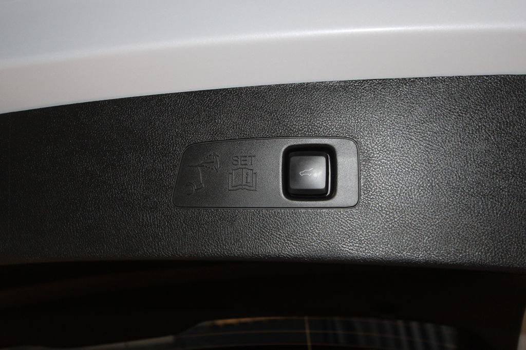 Used 2025 Lincoln Corsair AWD w/ Equipment Group 101A image 36