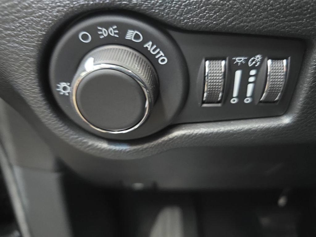 New 2027 Chrysler Pacifica Limited FWD image 26