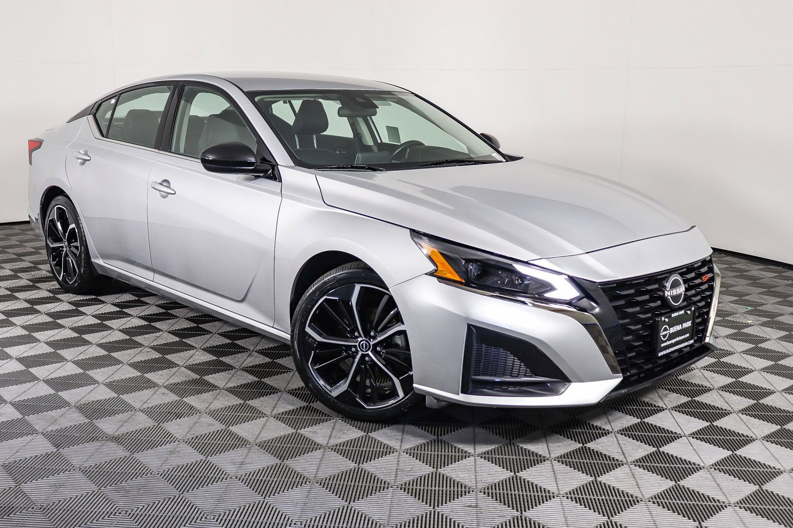 Used 2023 Nissan Altima 2.5 SR