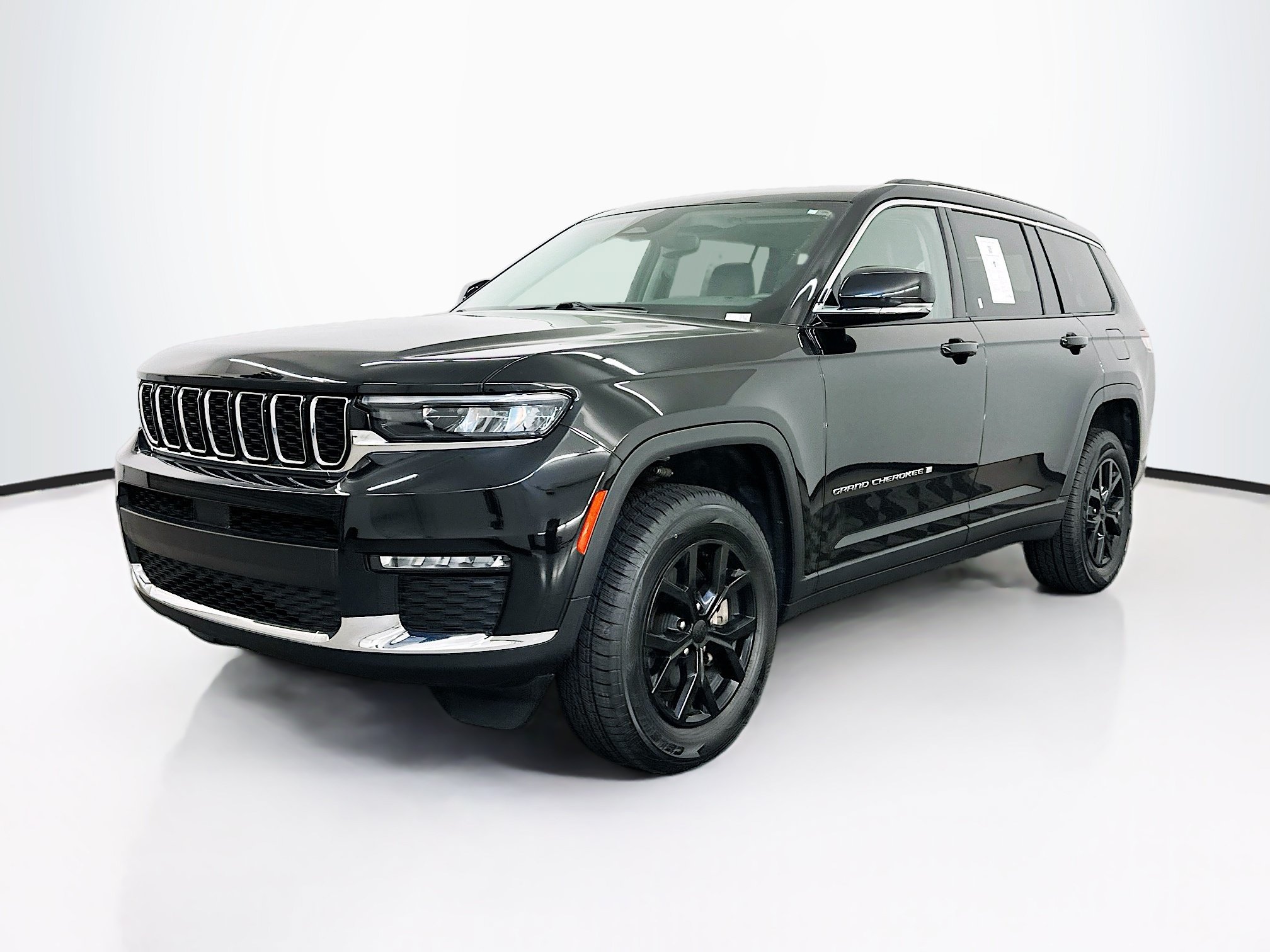 Used 2023 Jeep Grand Cherokee L Limited AWD/4WD image 3