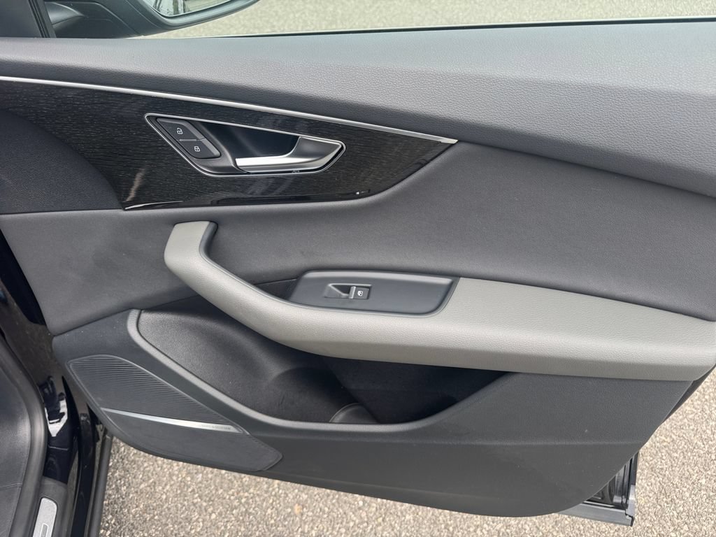 Used 2019 Audi Q8 Premium Plus w/ Premium Plus AWD/4WD image 17