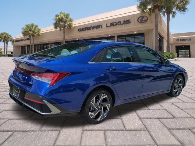 Used 2025 Hyundai Elantra Limited FWD image 4