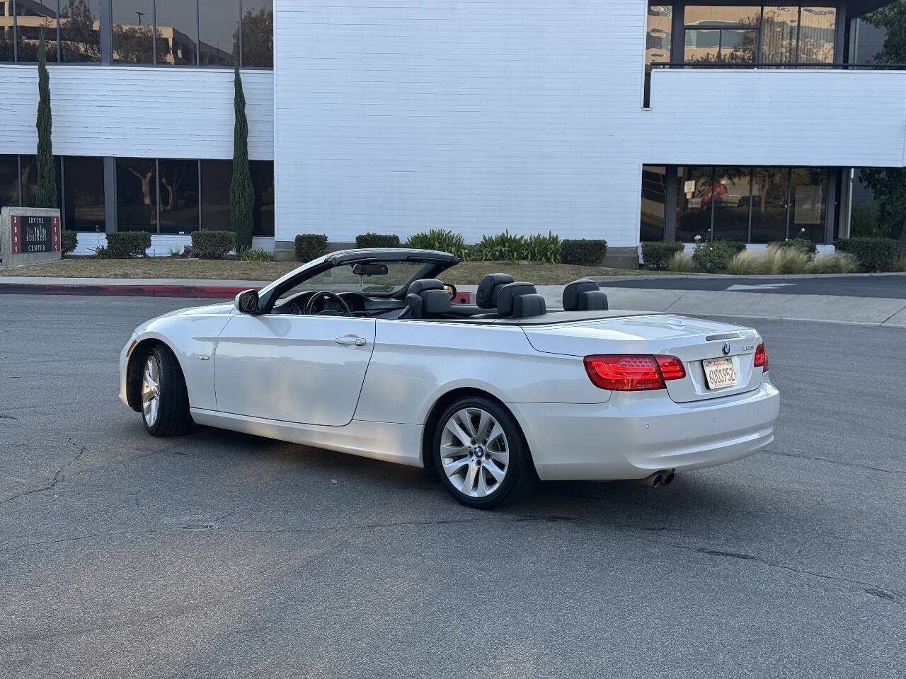 Used 2011 BMW 328i Convertible RWD image 2