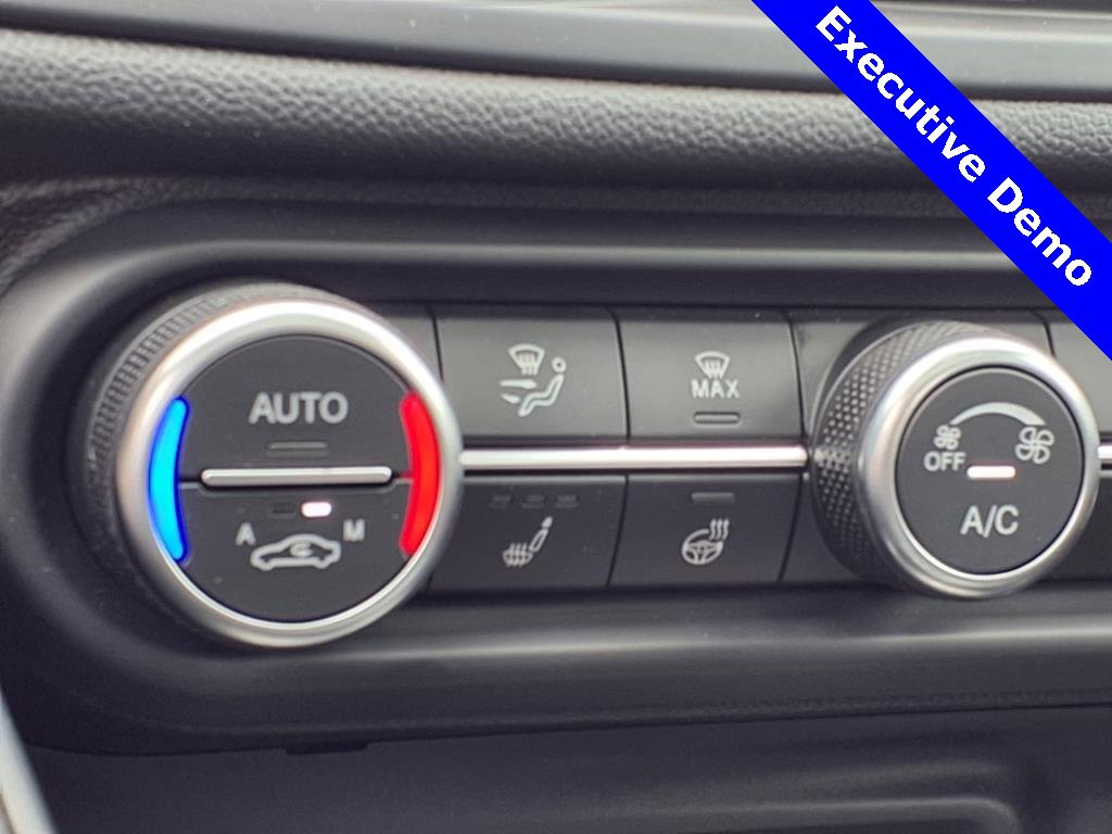 New 2025 Alfa Romeo Giulia w/ Driving Assist Package image 22
