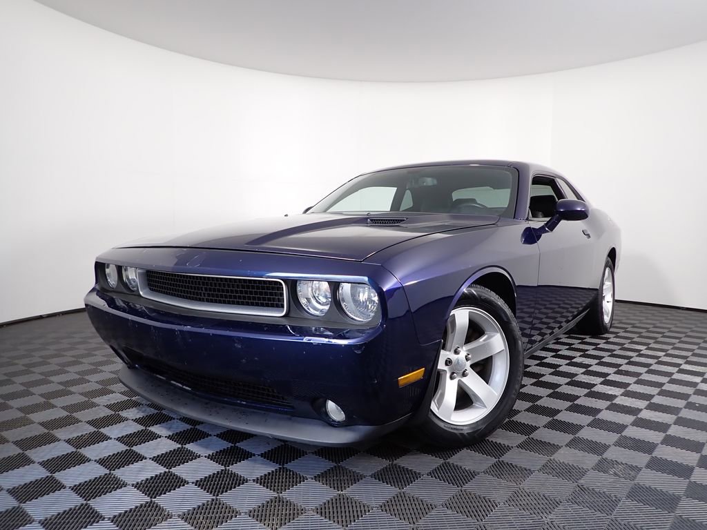 Used 2013 Dodge Challenger SXT Plus image 2