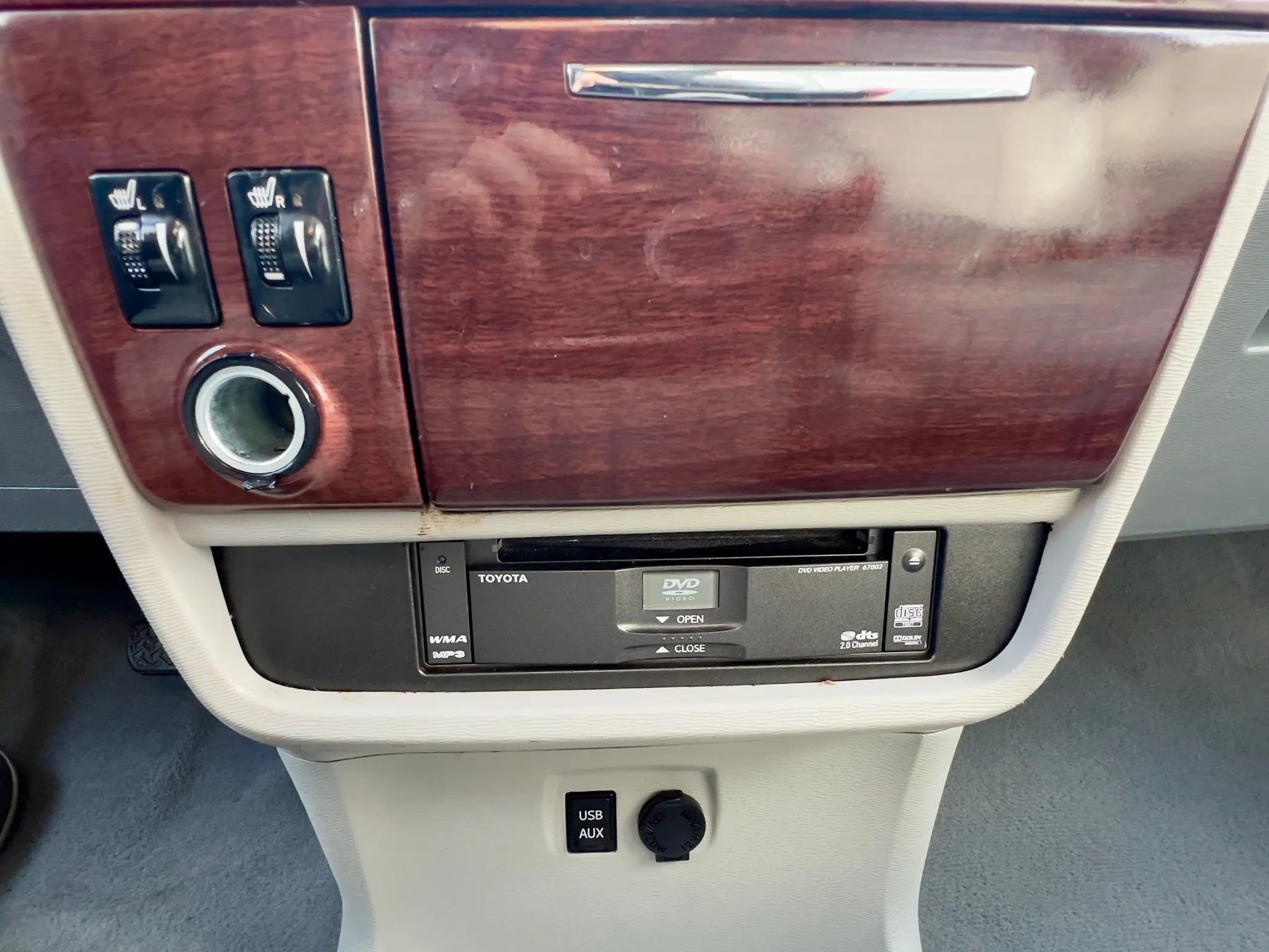 Used 2011 Toyota Sienna XLE w/ Premium Pkg image 18