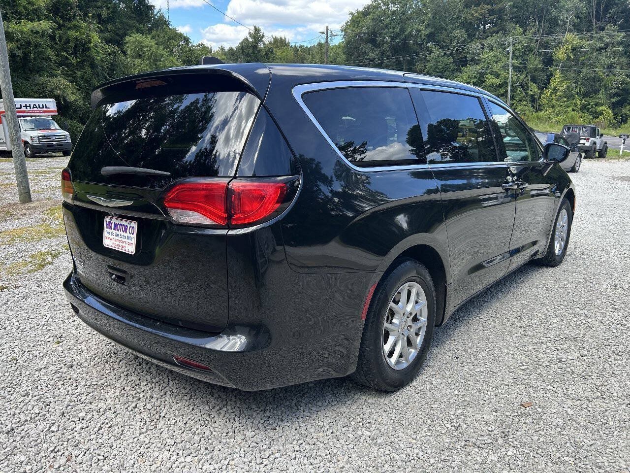 Used 2023 Chrysler Voyager LX FWD image 5