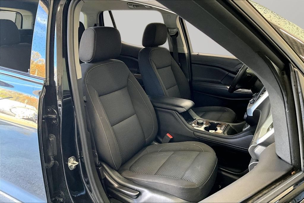 Used 2023 GMC Acadia SLE w/ Driver Convenience Package FWD image 28