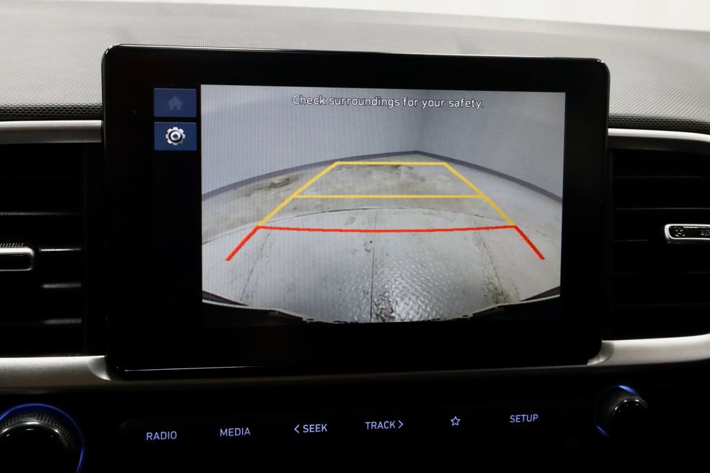 Certified 2025 Hyundai Venue SE FWD image 2