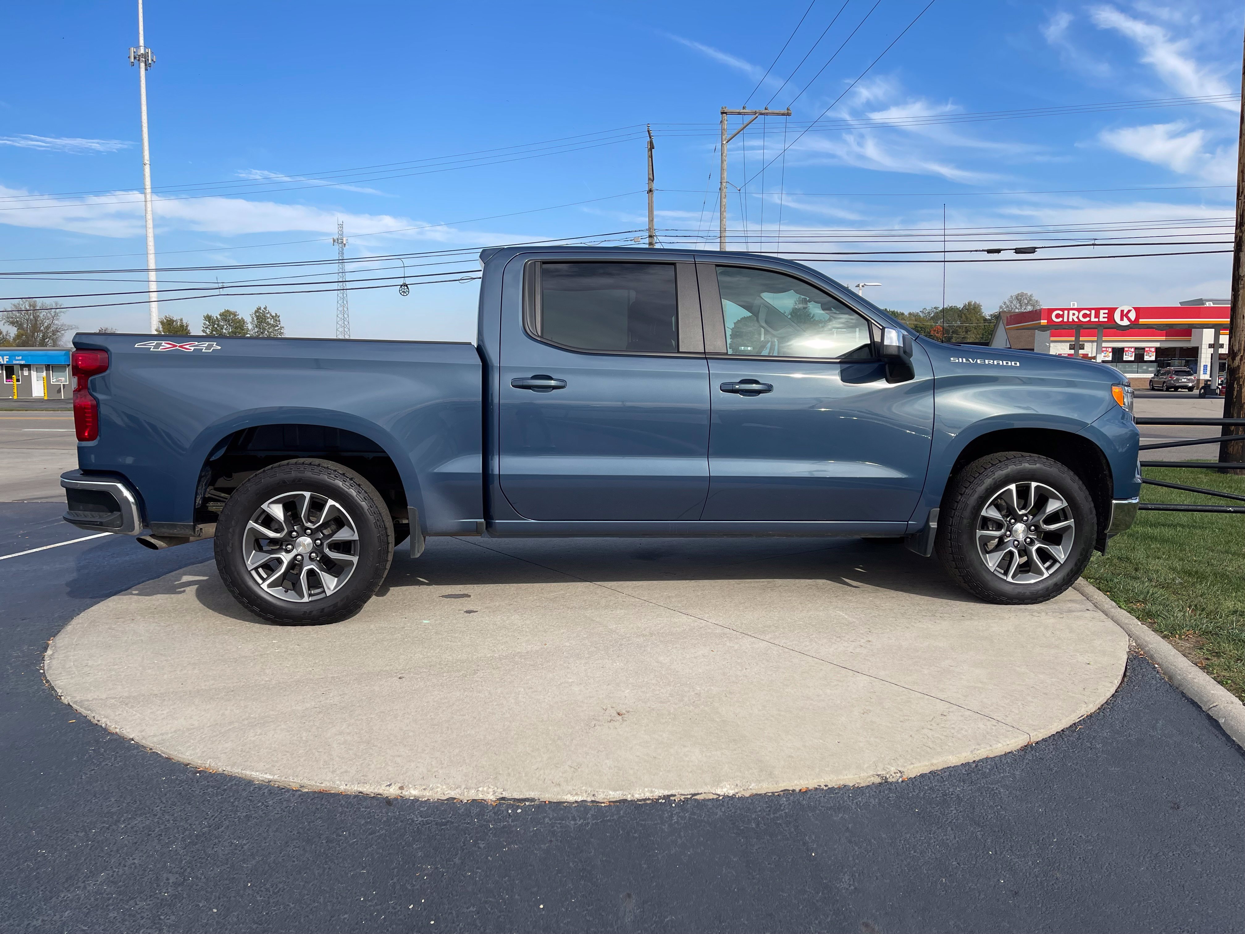 Used 2024 Chevrolet Silverado 1500 LT AWD/4WD image 8