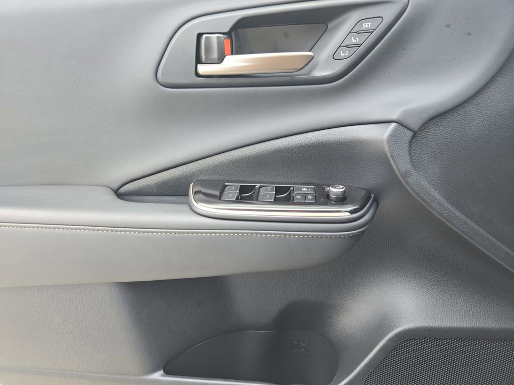 Used 2024 Toyota Crown Limited image 25