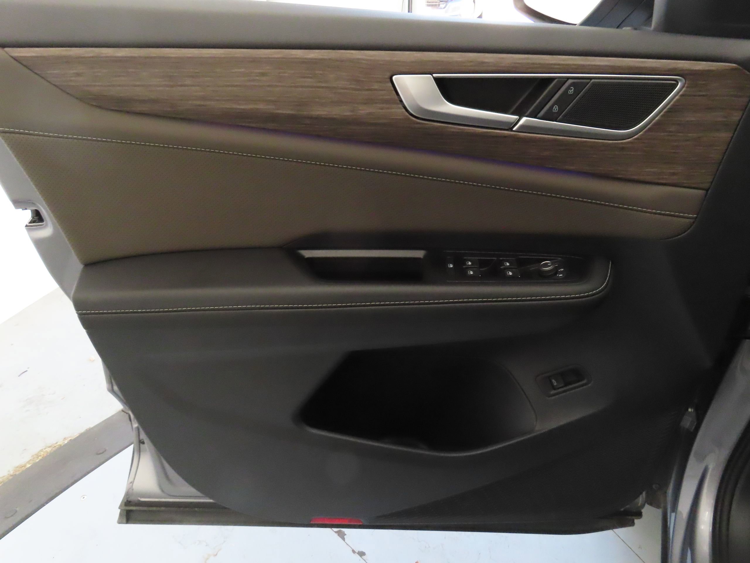 New 2025 Volkswagen Atlas SEL AWD/4WD image 11