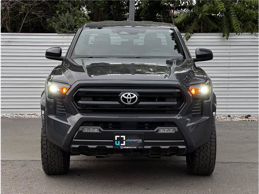 Used 2025 Toyota Tacoma SR5 AWD/4WD image 7
