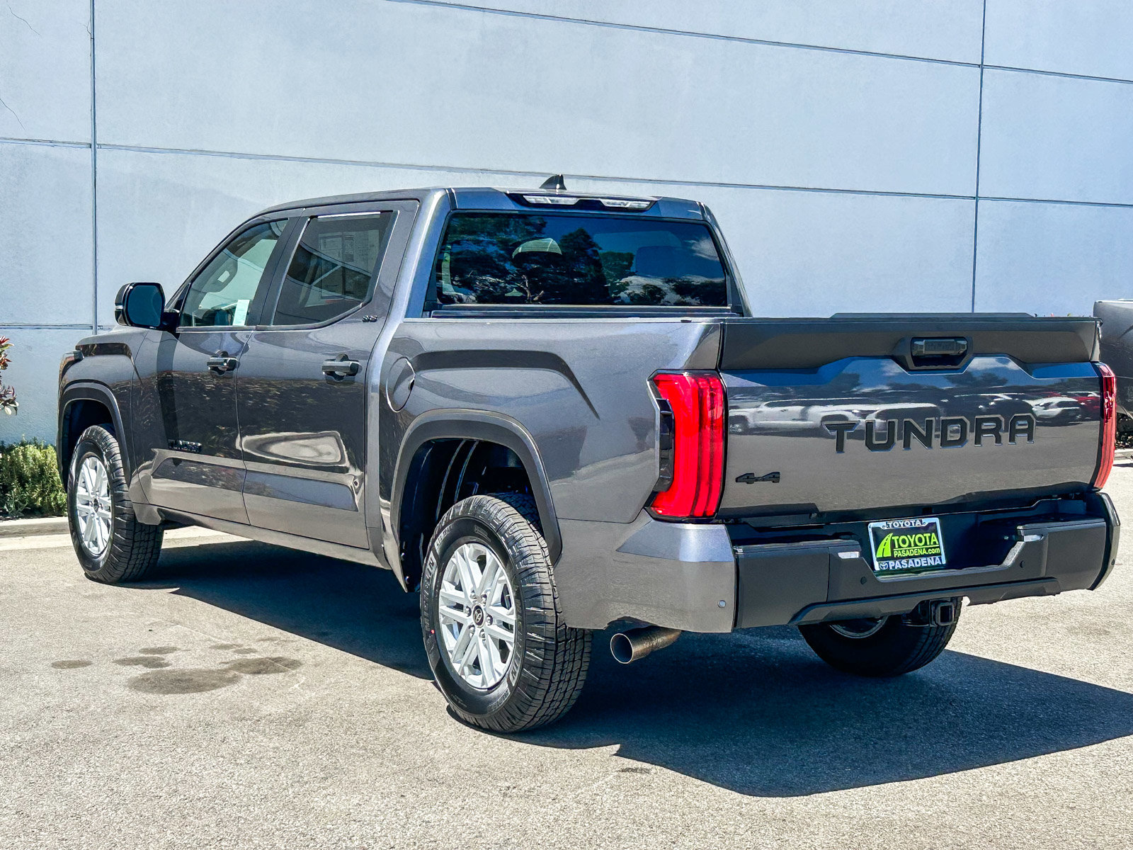 Used 2024 Toyota Tundra SR5 w/ SR5 Convenience Package AWD/4WD image 8