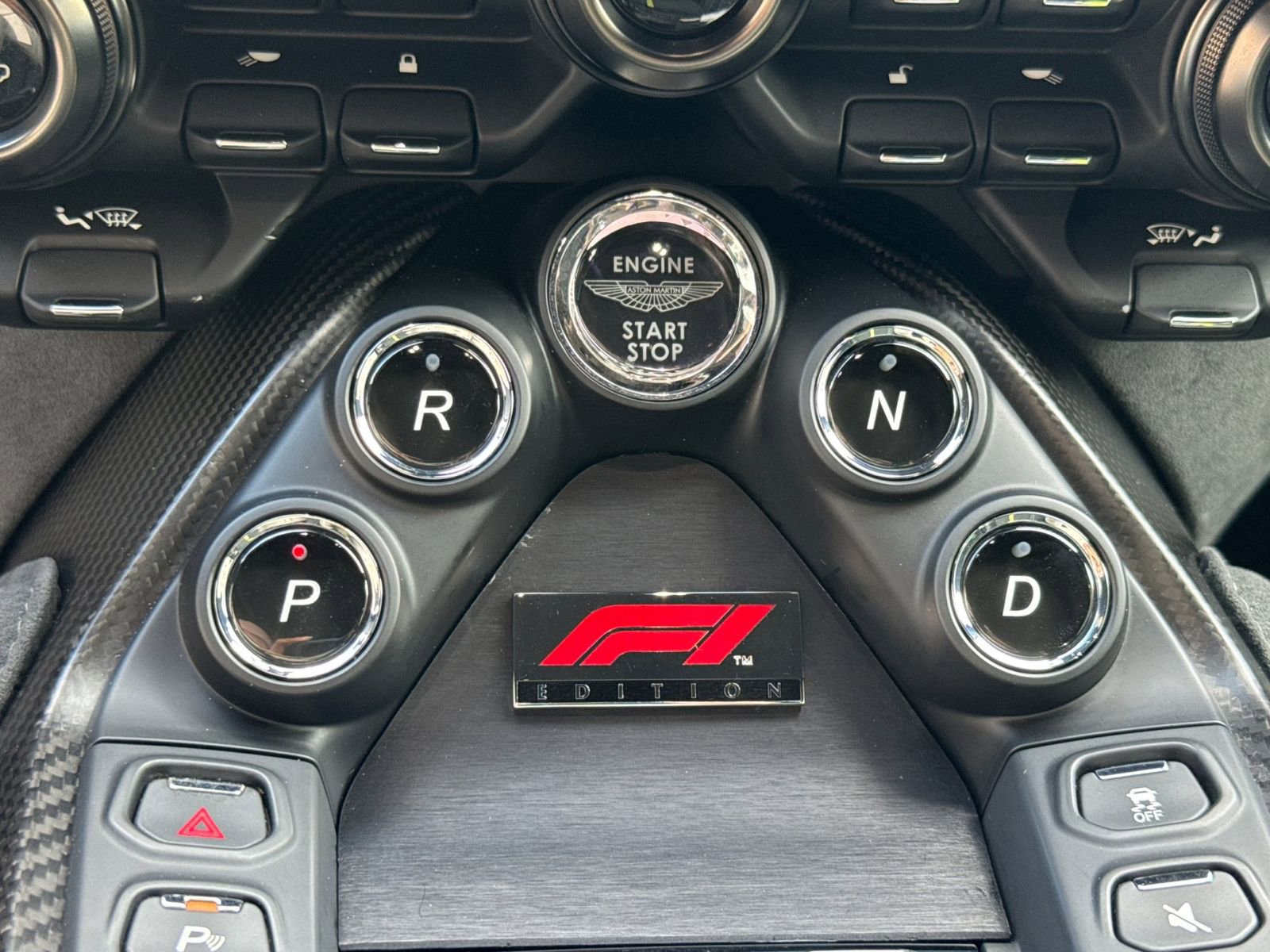 Used 2023 Aston Martin V8 Vantage Coupe RWD image 21
