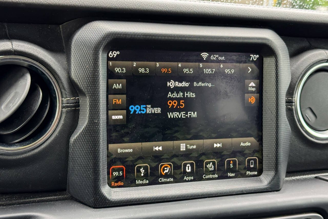 Used 2019 Jeep Wrangler Unlimited Sahara w/ Uconnect 4C Nav & Sound Group AWD/4WD image 22