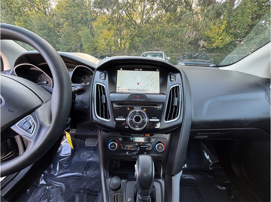 Used 2018 Ford Focus SEL FWD image 11