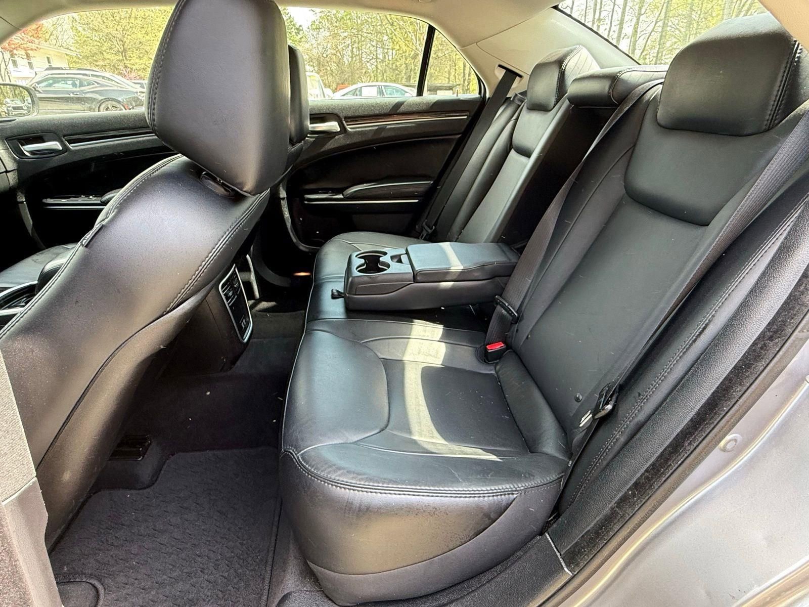 Used 2015 Chrysler 300 Limited w/ Driver Convenience Group image 30