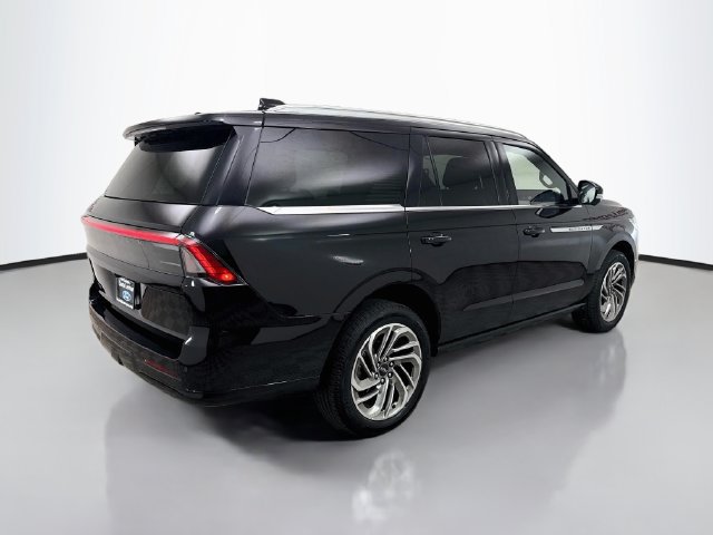 Used 2025 Lincoln Navigator Reserve AWD/4WD image 7