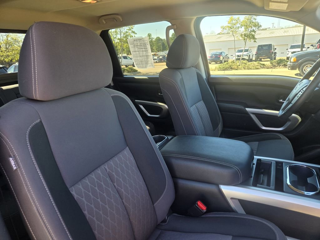 Used 2024 Nissan Titan SV w/ SV Convenience Package image 20