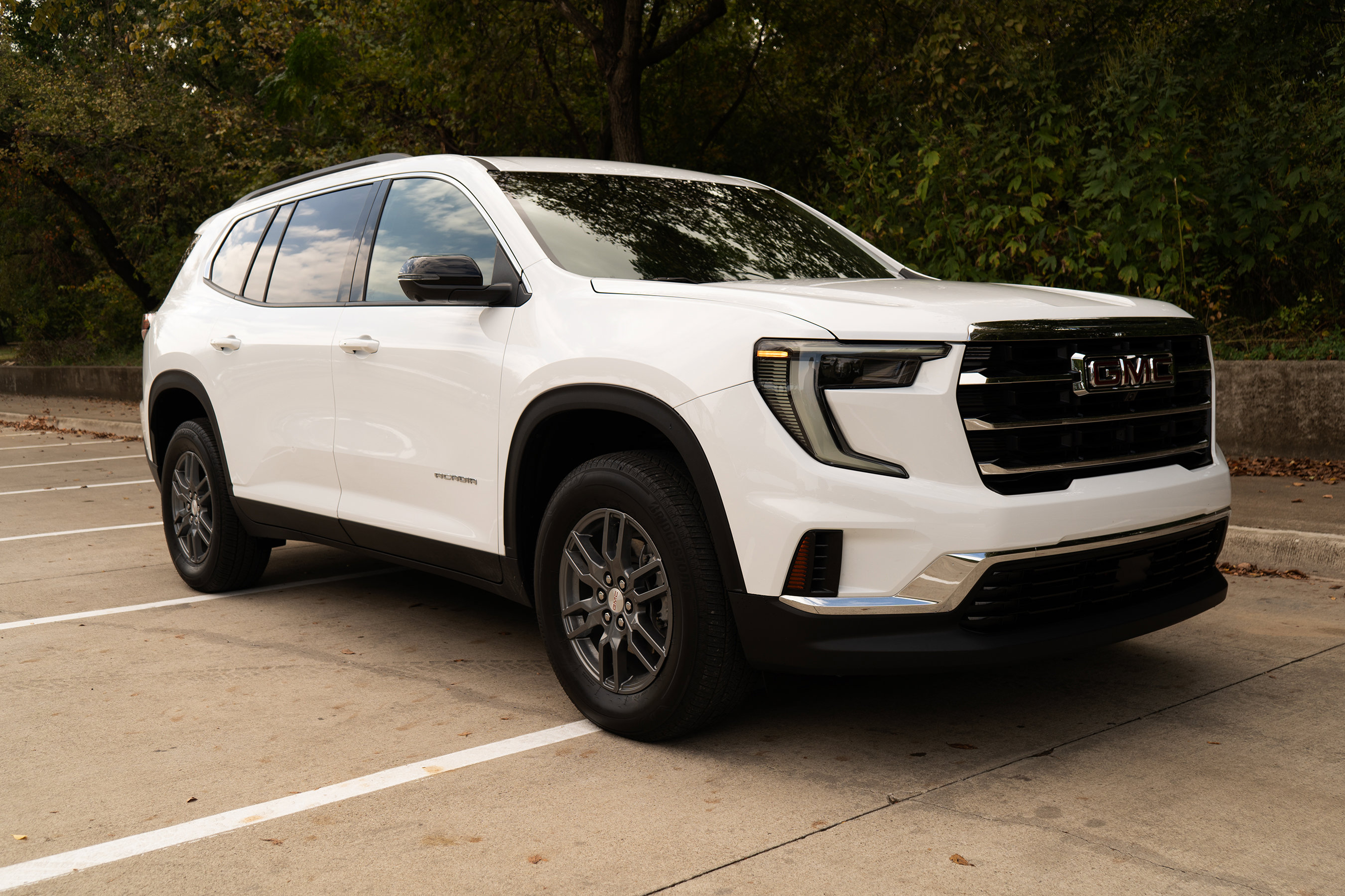 Used 2025 GMC Acadia Elevation image 2