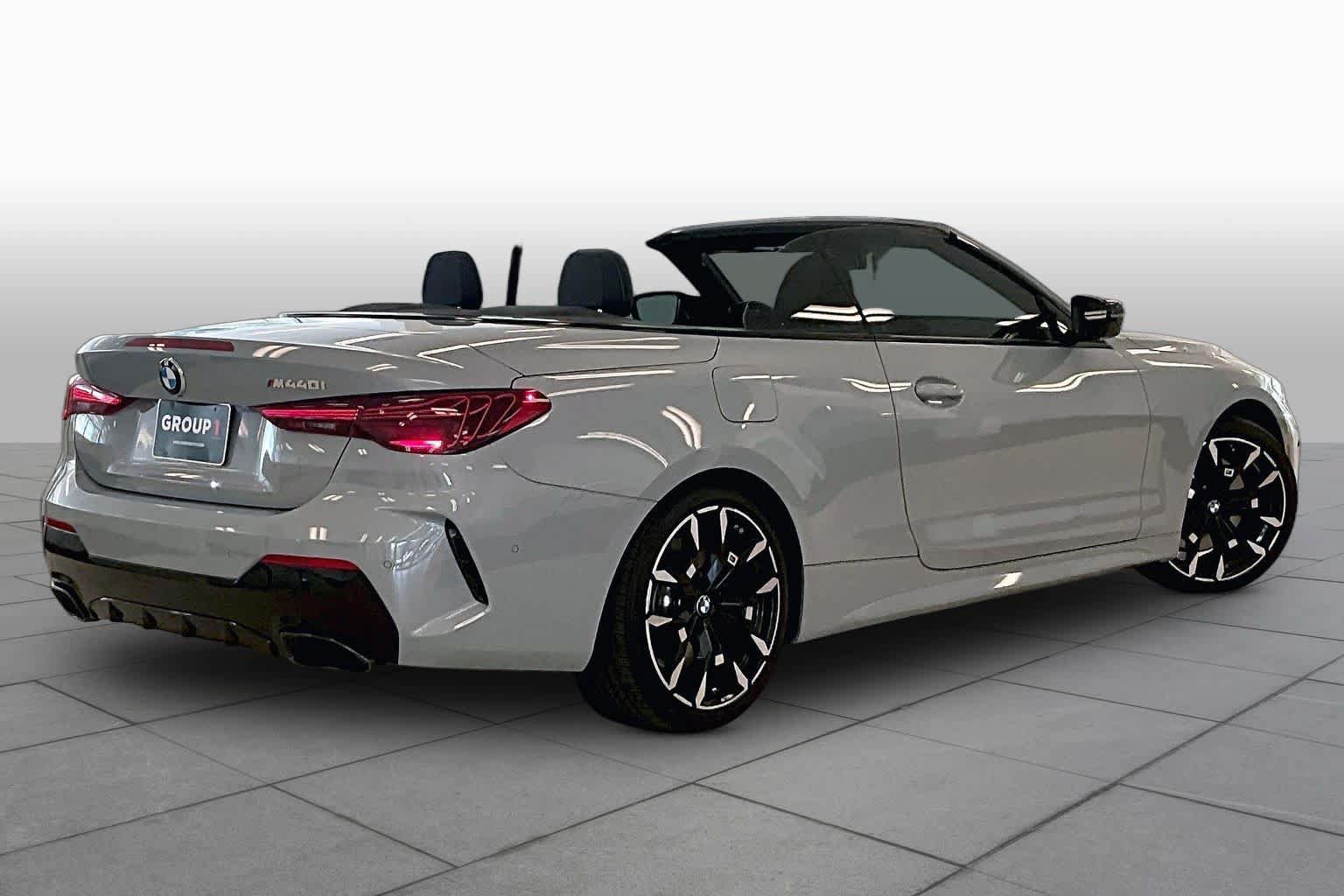Used 2026 BMW M440i Convertible w/ Premium Package RWD image 11