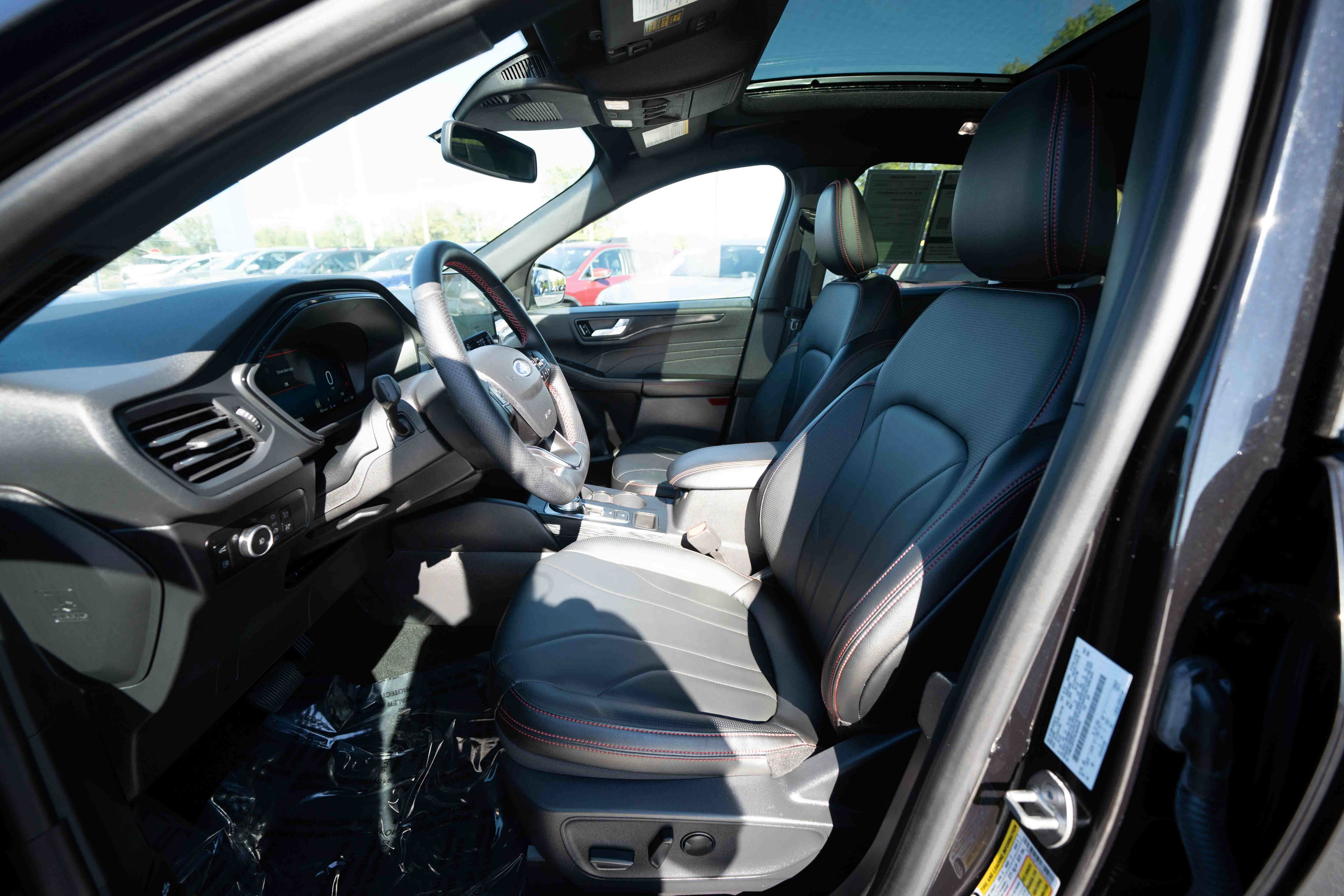 Used 2025 Ford Escape ST-Line Elite w/ Premium Technology Package AWD/4WD image 9