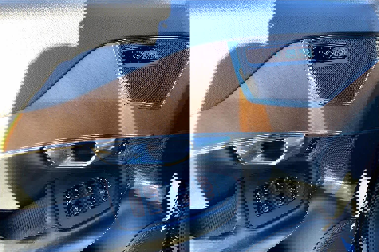 Used 2017 Volvo XC90 T6 Inscription w/ Vision Package image 35