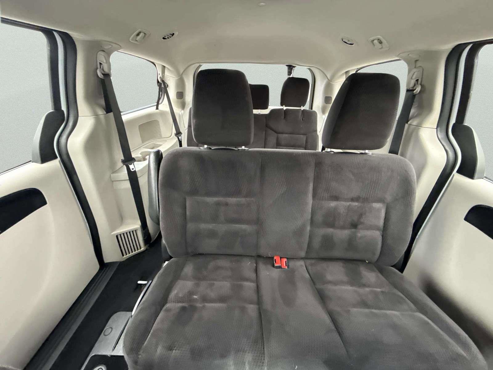 Used 2019 Dodge Grand Caravan SE w/ UConnect Hands-Free Group image 22