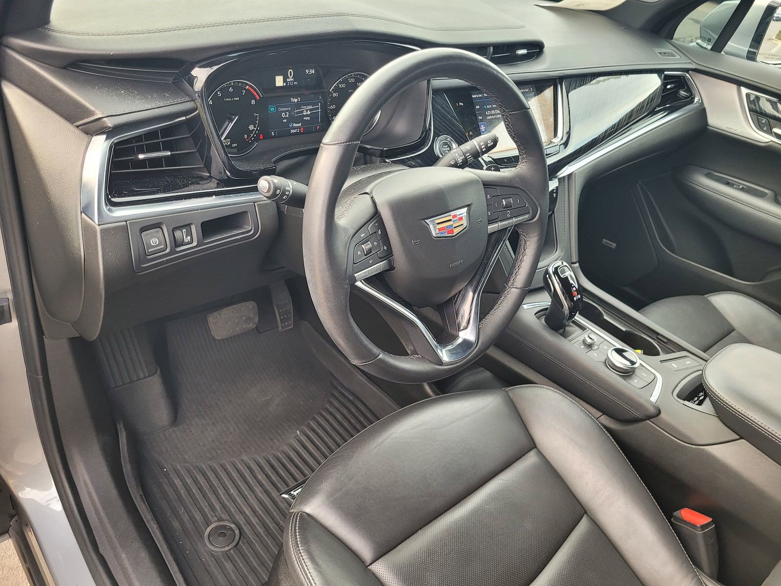 Certified 2025 Cadillac XT6 Premium Luxury FWD image 8