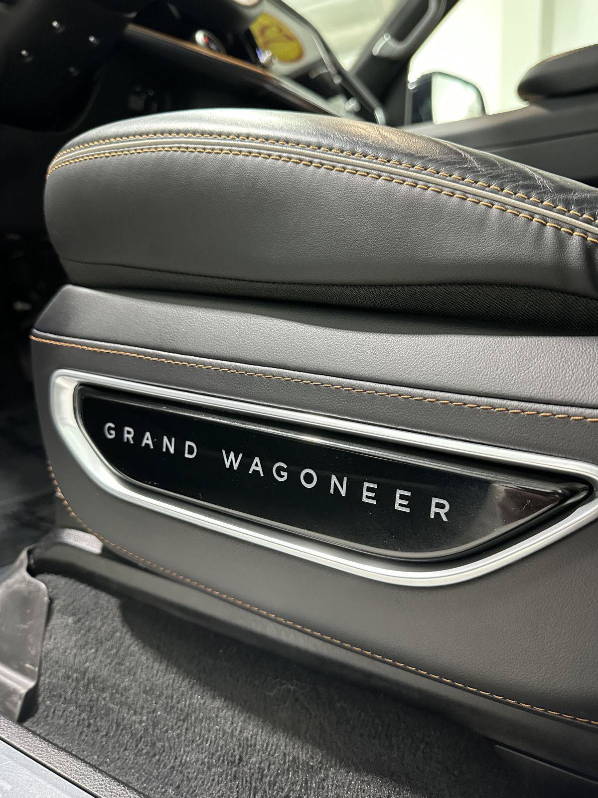 Used 2025 Jeep Grand Wagoneer L Series III w/ Rear-Seat Entertainment Group AWD/4WD image 32