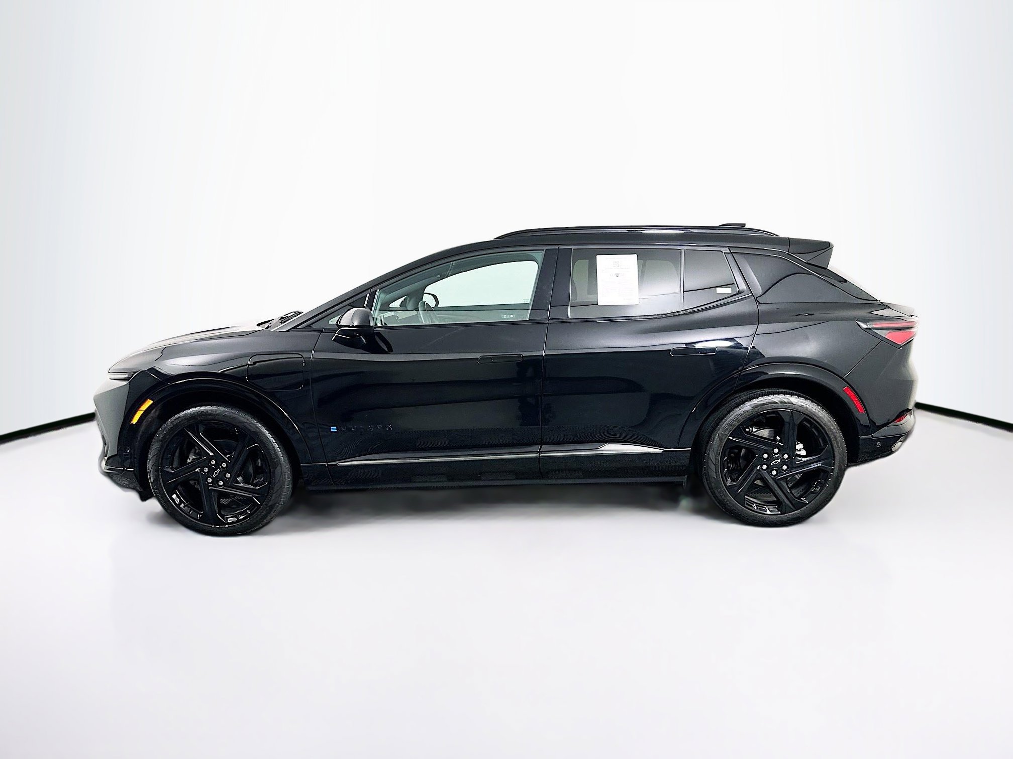 Used 2024 Chevrolet Equinox EV RS FWD image 4