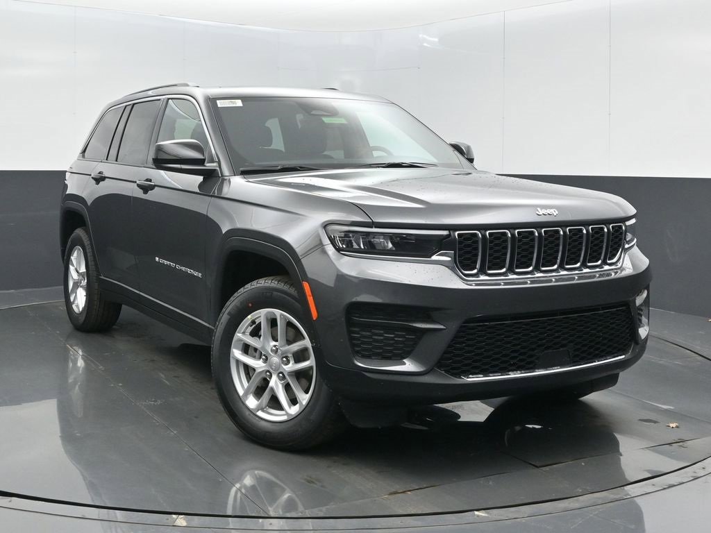 New 2026 Jeep Grand Cherokee Laredo image 2