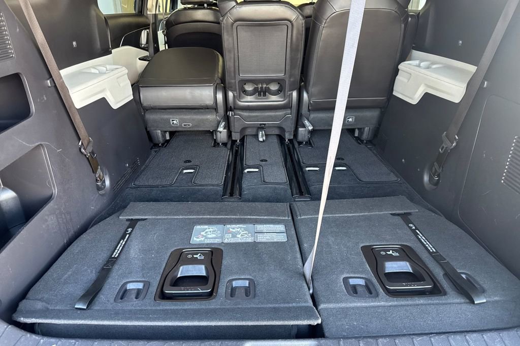 Used 2024 Kia Carnival LX FWD image 16