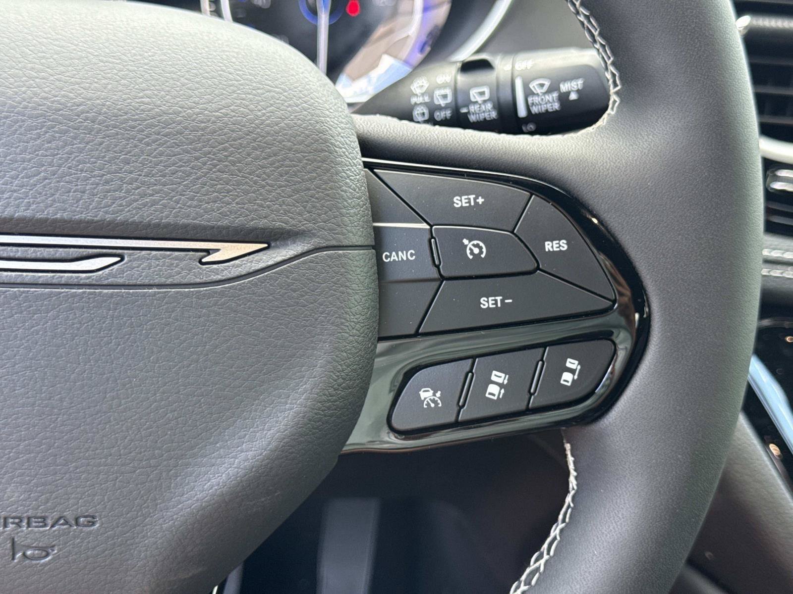 New 2027 Chrysler Pacifica Limited FWD image 21