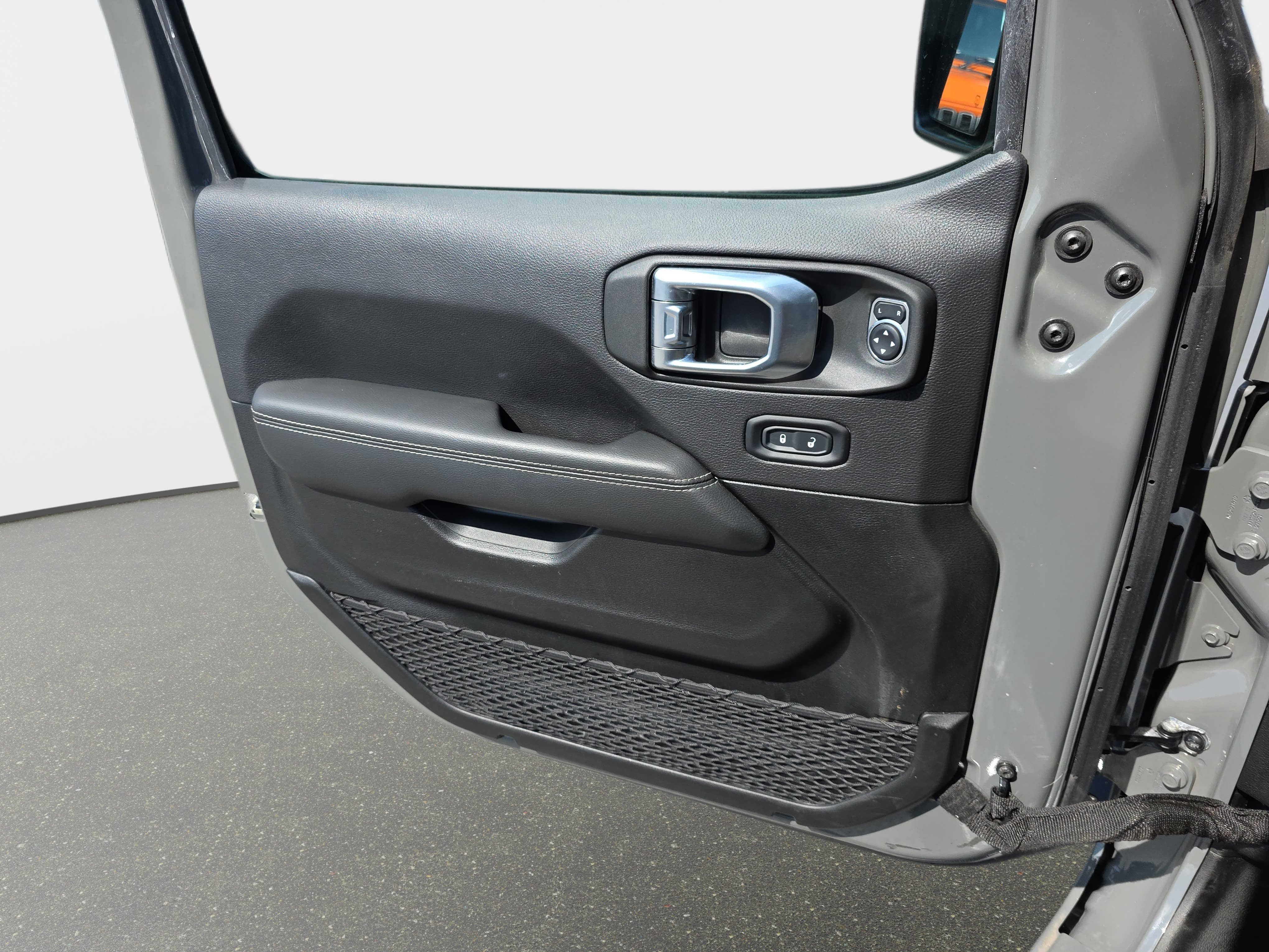 Used 2022 Jeep Wrangler Unlimited Sahara w/ Cold Weather Group AWD/4WD image 24