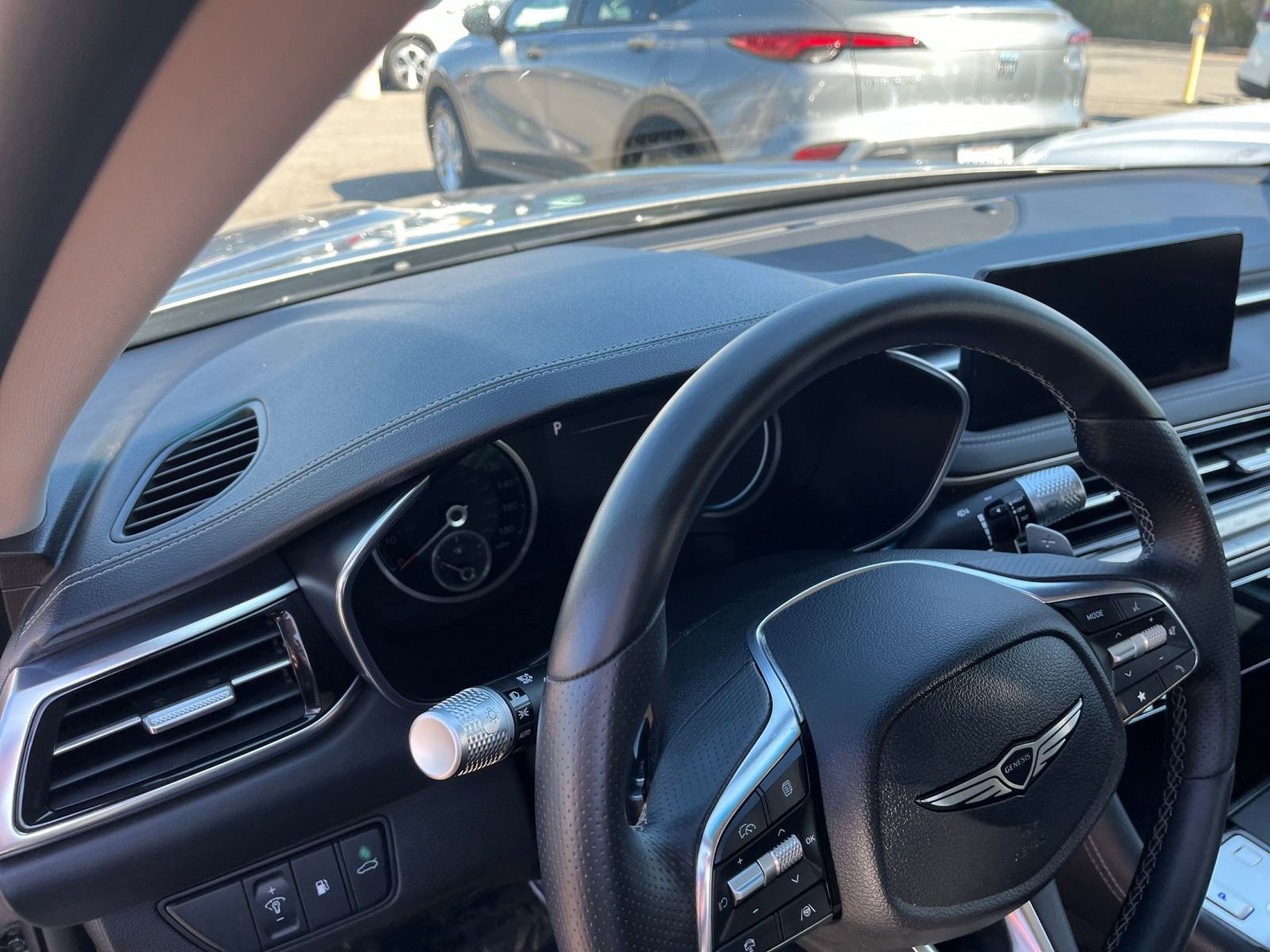 Used 2025 Genesis G70 2.5T image 34