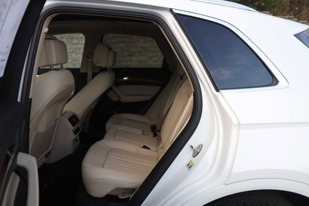 Used 2023 Audi Q5 2.0T Premium w/ Convenience Package image 21
