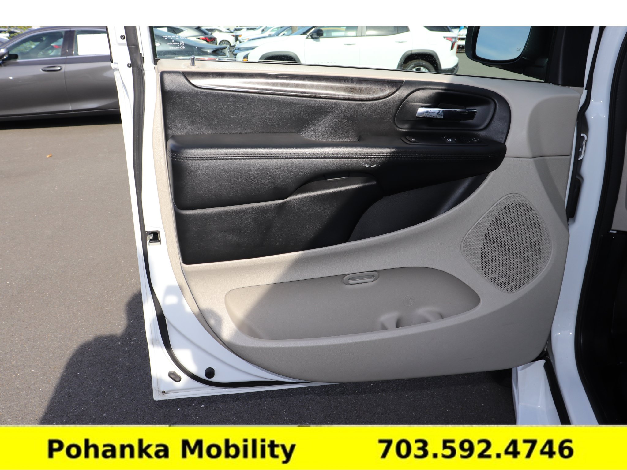 Used 2015 Dodge Grand Caravan American Value Package FWD image 18